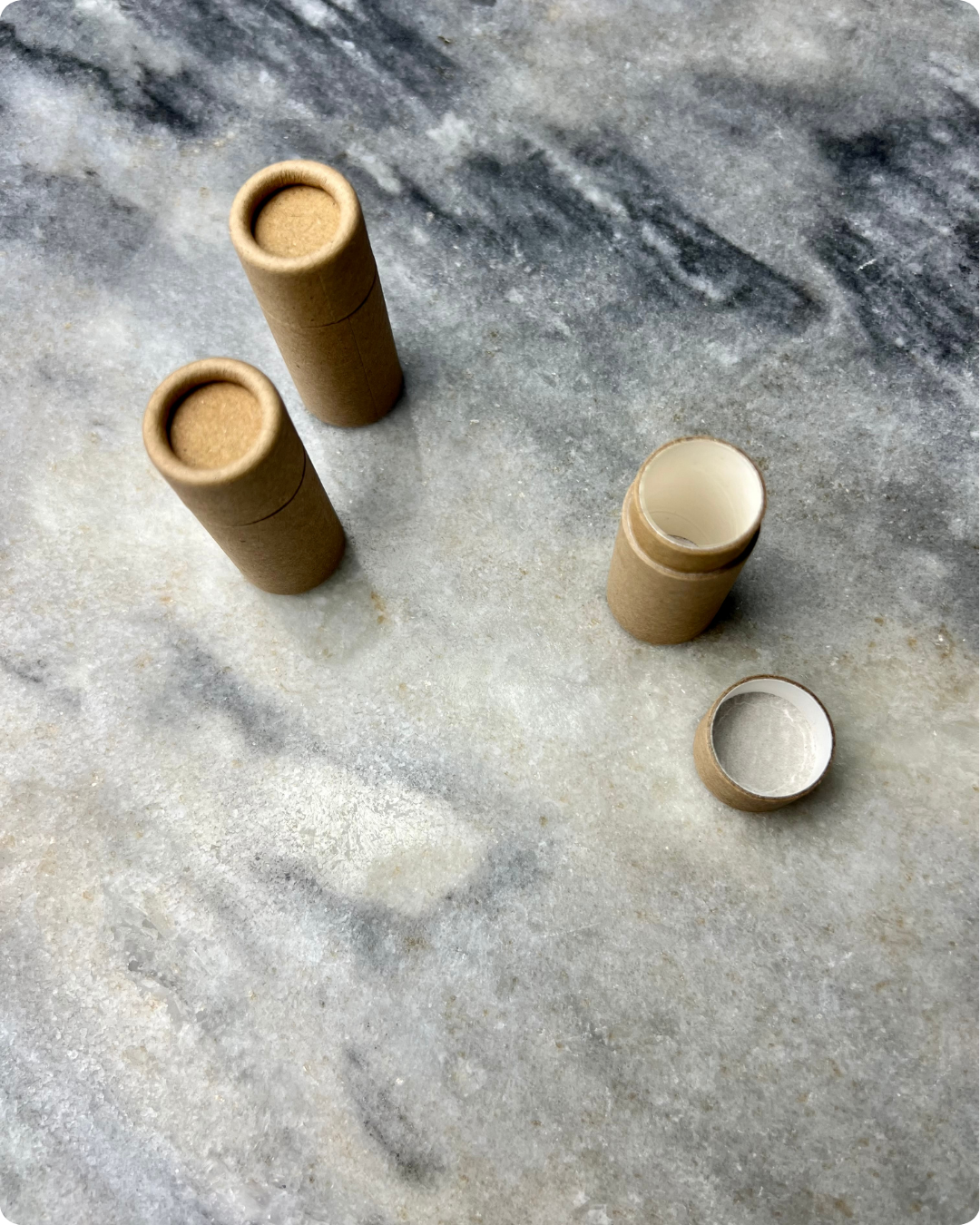 PAPIEREN LIPPENBALSEM-TUBES