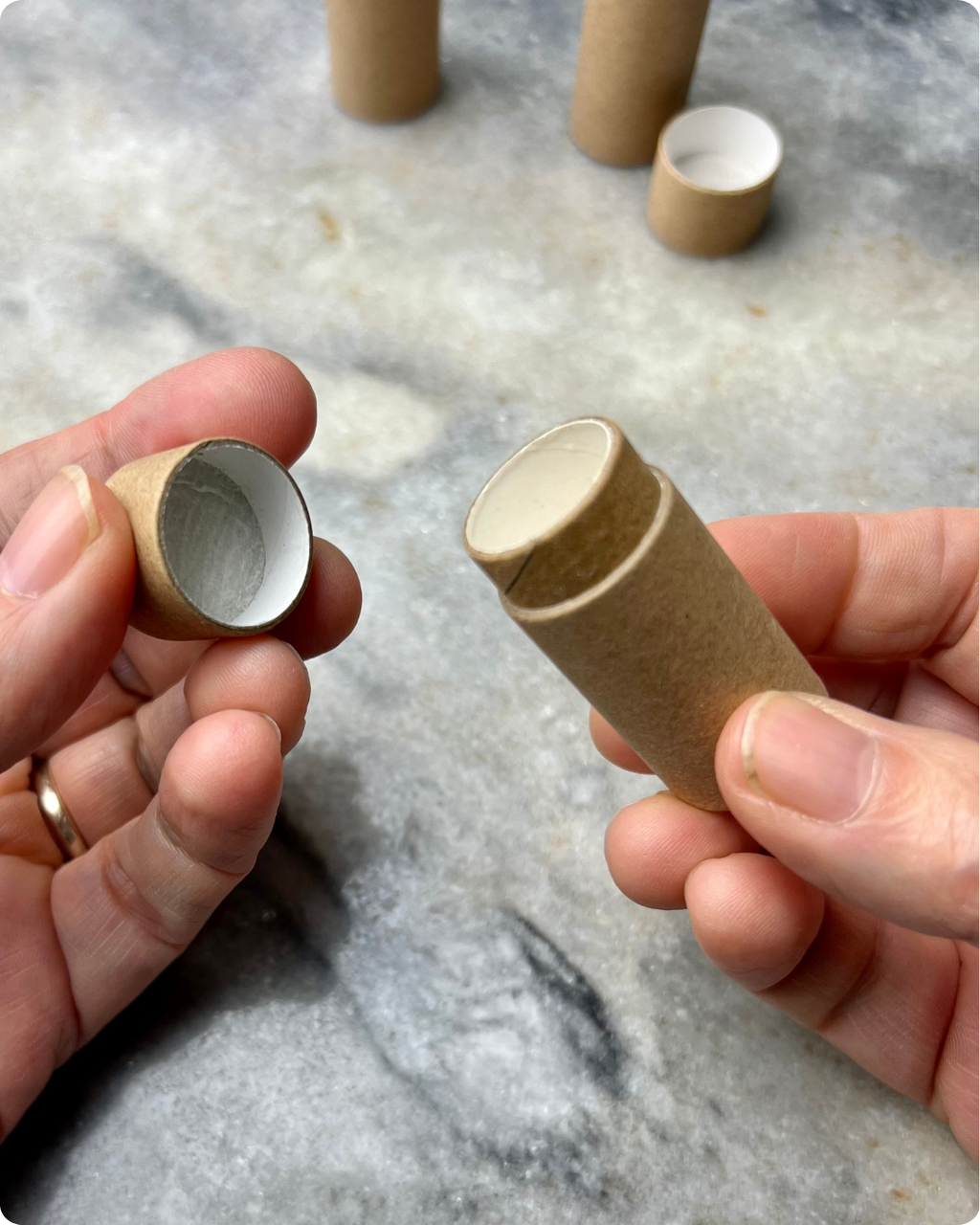 PAPIEREN LIPPENBALSEM-TUBES