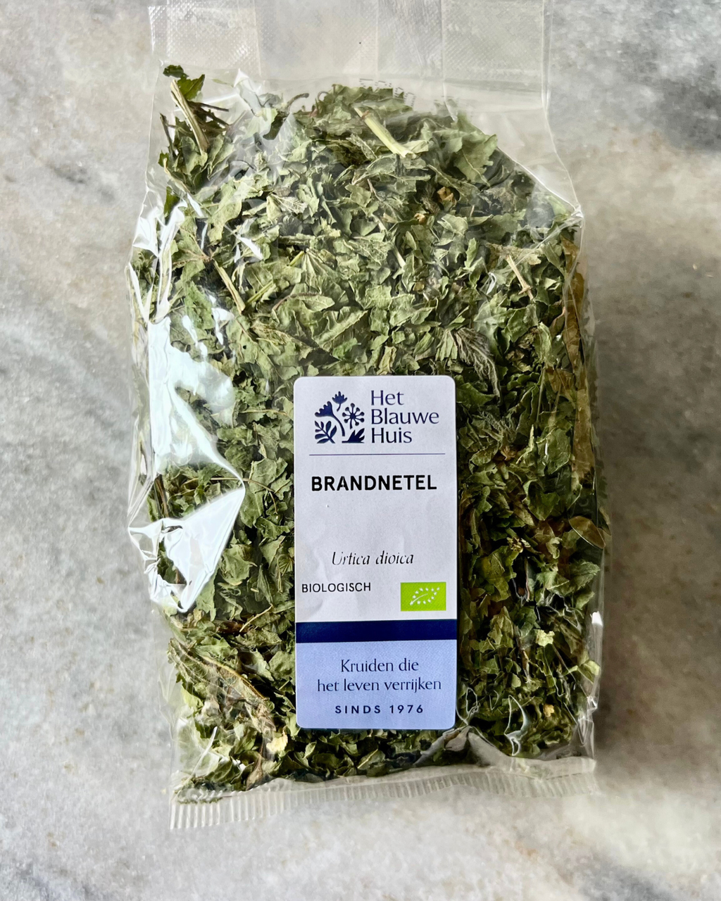 brandnetel mineralen voedend kruid, herstel na ziekte, allergie, ijzer, zwangerschap, urtica dioica, haaruitval, blauwe huis