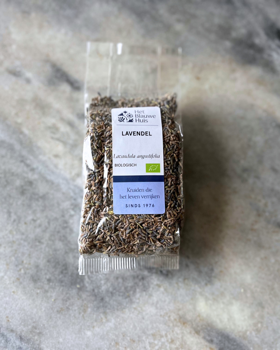 lavendel Lavandula angustifolia provence Blauwe Huis biologische kruiden ontspannen, voetbad, bad, kruidenolie, hydrolaat, infusie, coldbrew, desserten