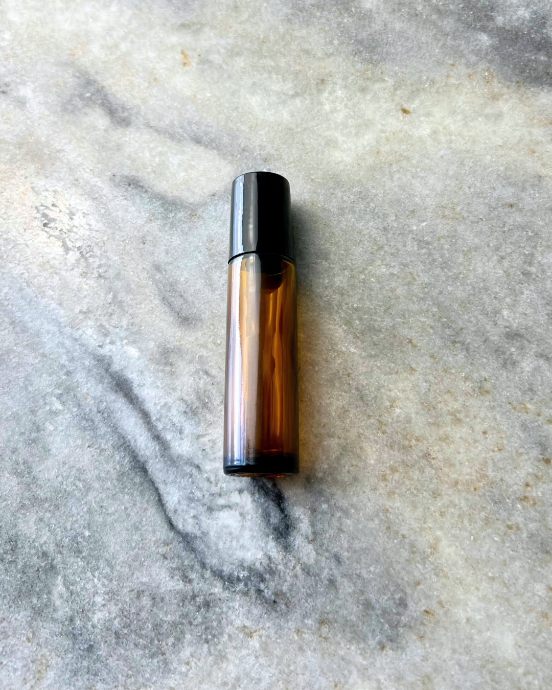 roller aromatherapie, spierolie, pijnstillend, donkergekleurd glas, kruidenolie, etherische olie, essentiële olie, zakformaat