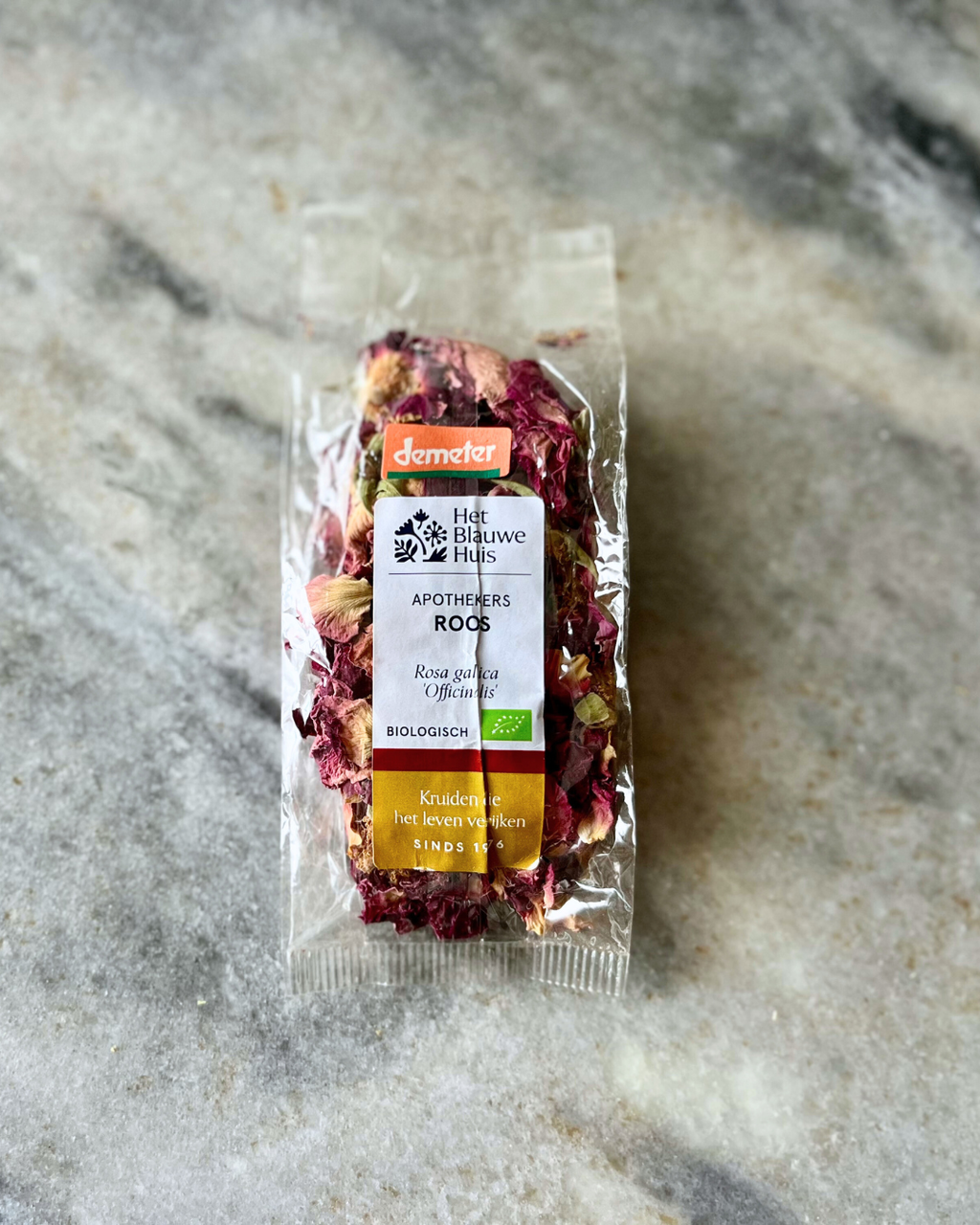 Blauwe Huis biologische kruiden, gedroogde rozenblaadjes, geurkruid, parfum, potpourri, ontspannend, mentaalwelzijn, angst, verdriet, rouw, rozenolie, huidverzorging, verzachtend