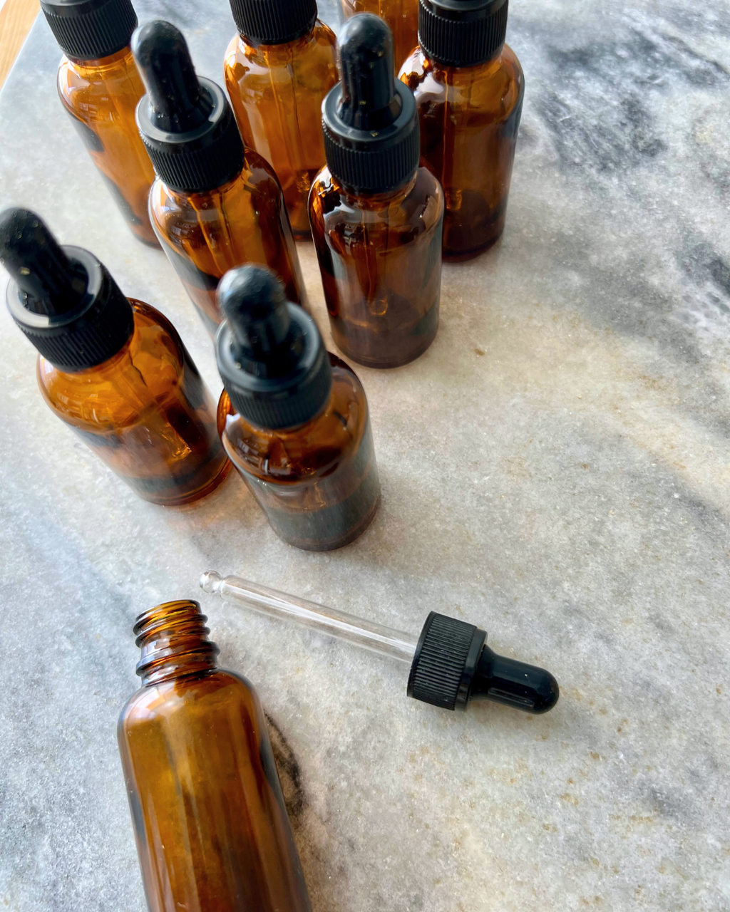 druppelflesjes, doseren tinctuur, kruidenolie, amberkleurig glas , gekleurd glas, rubberen dop kruidenextracten, zakformaat