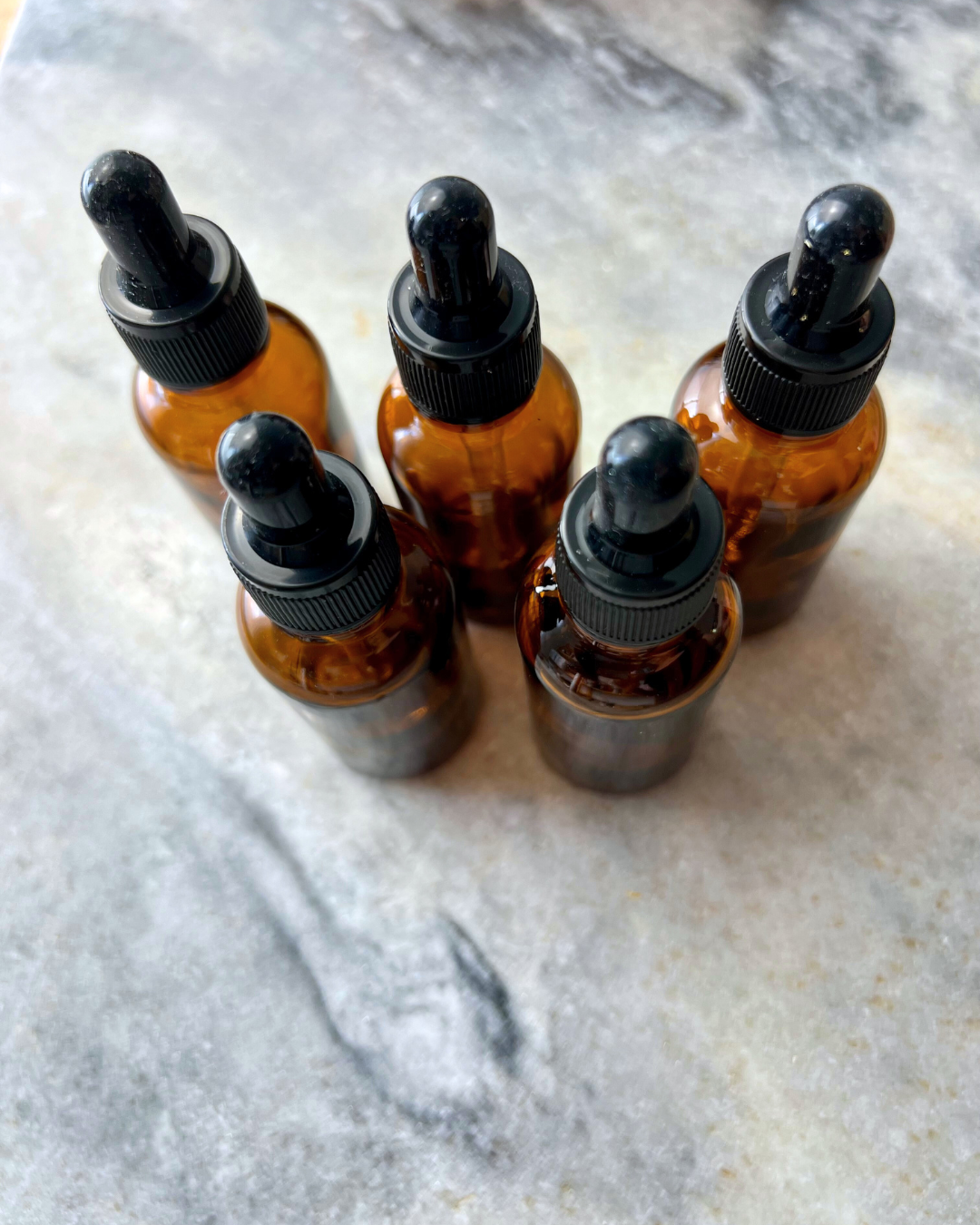 druppelflesjes, doseren tinctuur, kruidenolie, amberkleurig glas , gekleurd glas, rubberen dop kruidenextracten, zakformaat